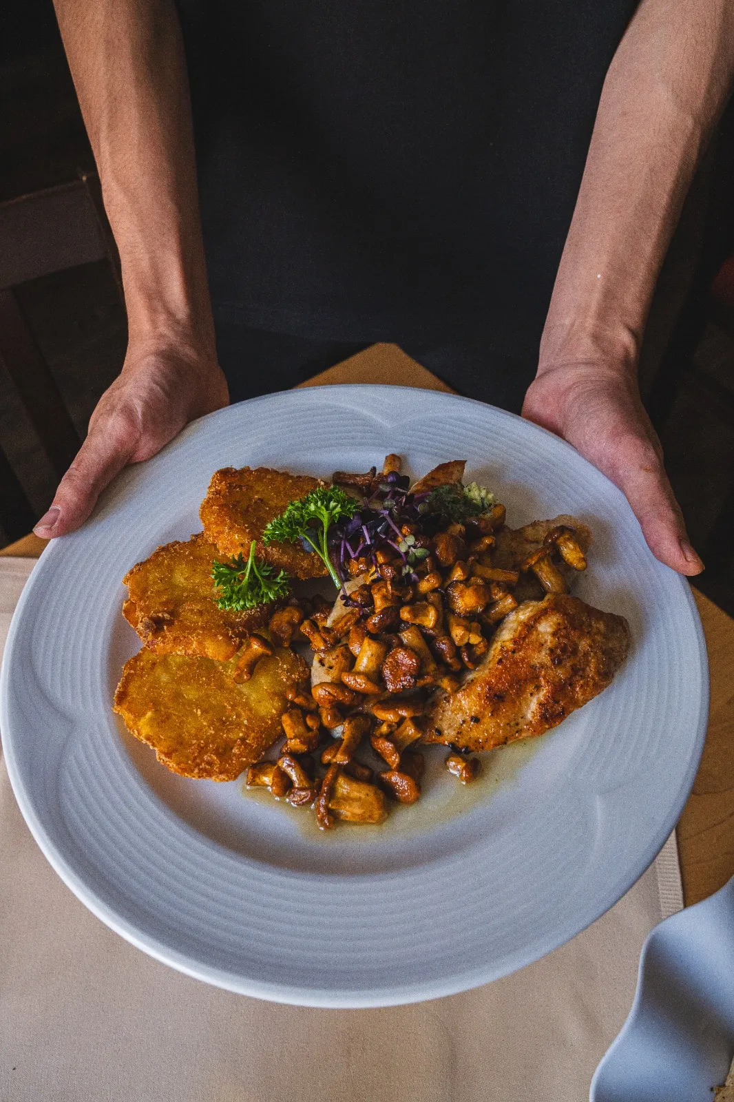 Schnitzel mit frischen Pfifferlingen in Rahmsauce